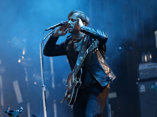 glastonbury black singles On 11 november 2013, royal blood released their debut single, out of the black, in june 2017, royal blood played at glastonbury on the pyramid stage. glastonbury black singles On 11 november 2013, royal blood released their debut single, out of the black, in june 2017, royal blood played at glastonbury on the pyramid stage.