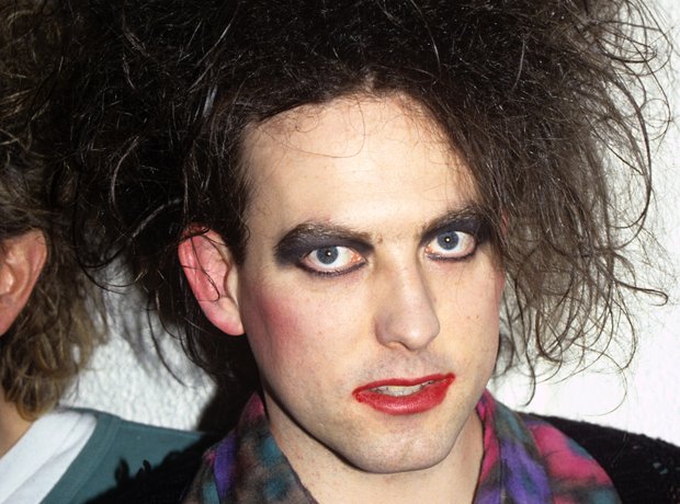 robert-smith-the-cure-1426605107-view-0.jpg