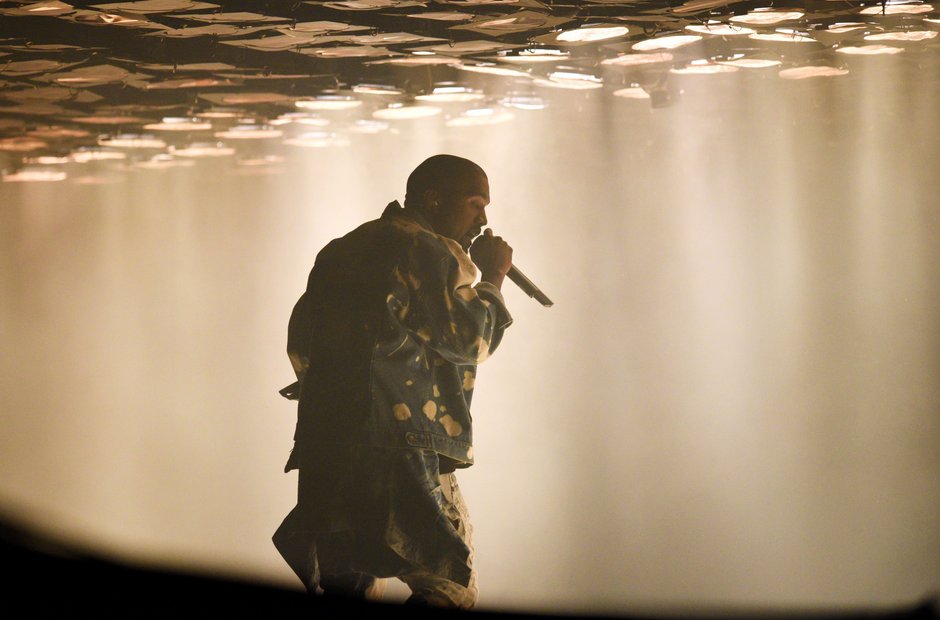 Glastonbury 2015 - Kanye's lights