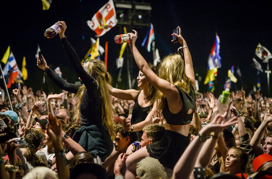 Glastonbury 2015 - the crowd for Kanye