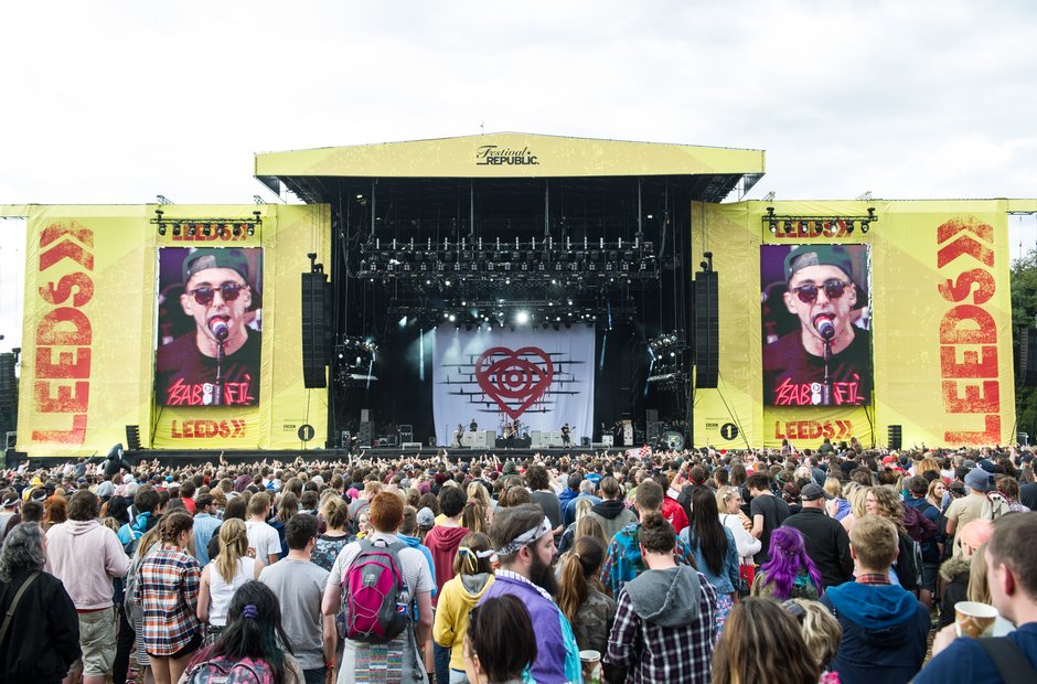 Leeds Festival 2015 Saturday - stage and crowd