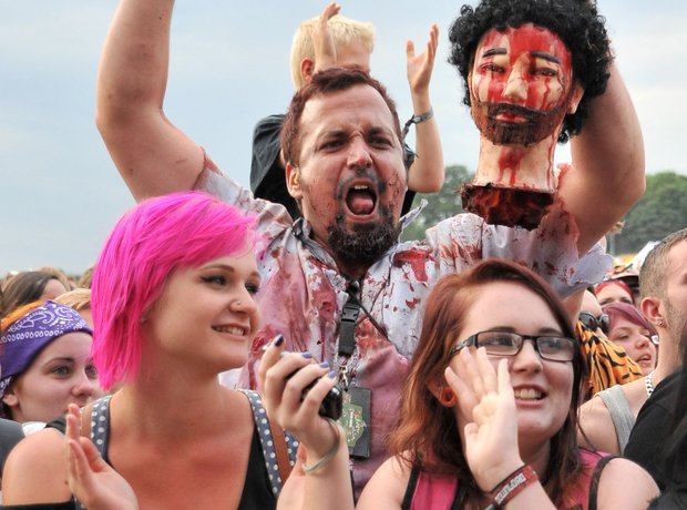 Emo Metal Fans severed head Download festival 2003