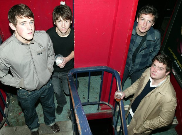 The arctic monkeys play Barfly 2005