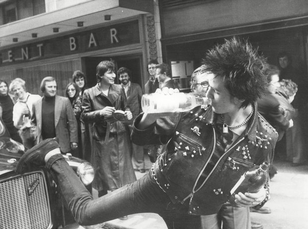 Sid Vicious - Punk's Not Dead: Classic Photos From The New Wave Era ...