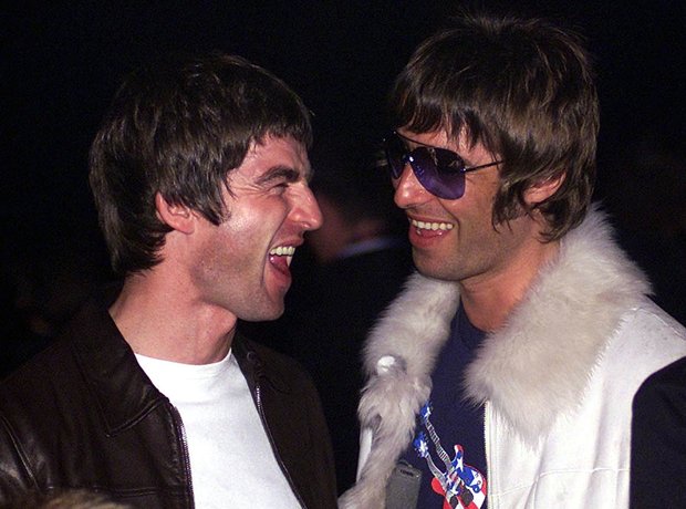 Noel and Liam Gallagher at the NME Awards 2001