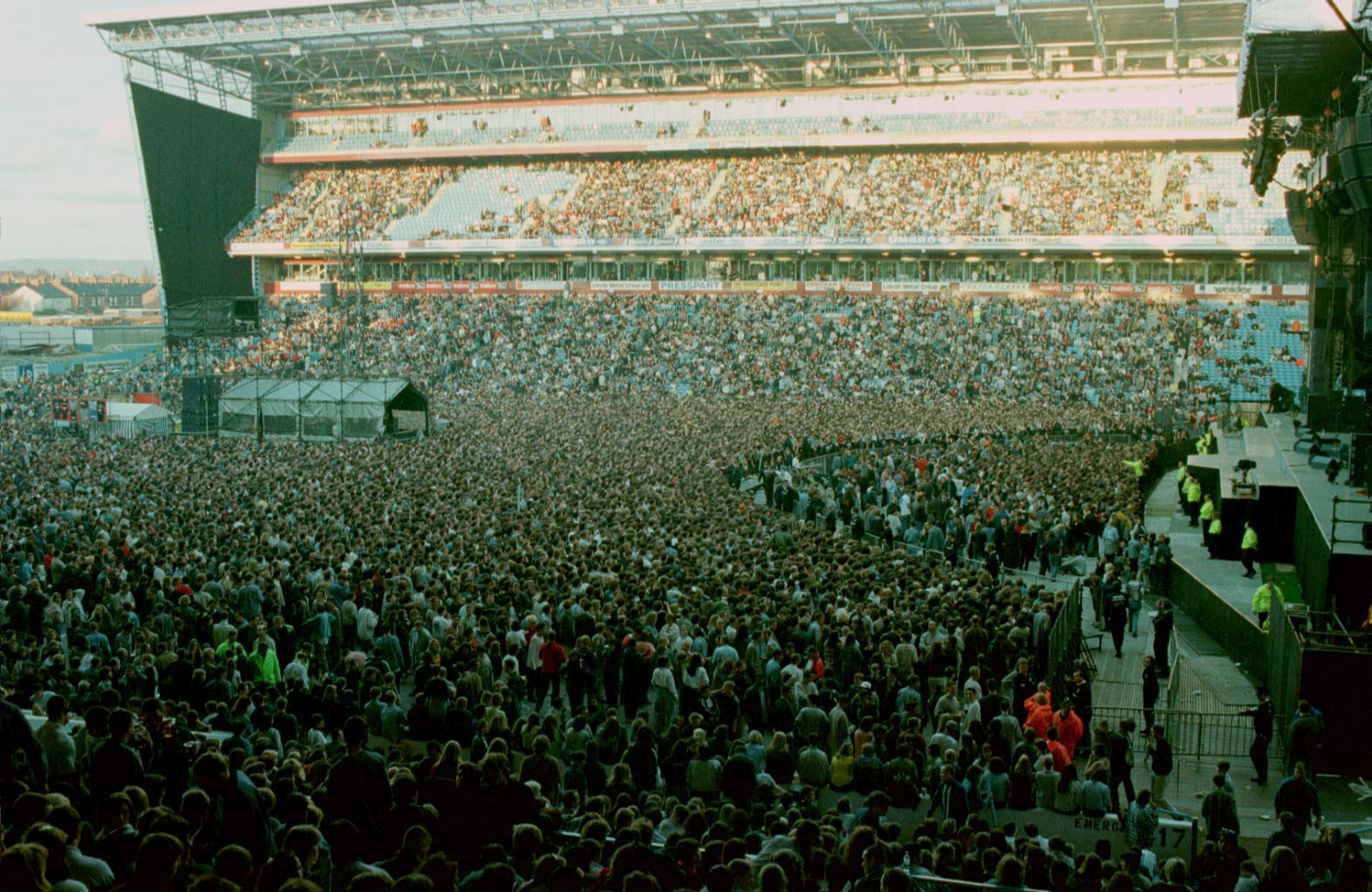 On This Day 20 Years Ago: Oasis Headlined Maine Road In Manchester