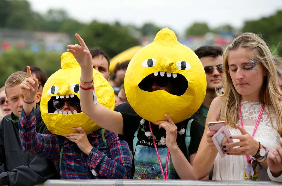 Glastonbury 2016 Saturday - crowd watching Wolf Al