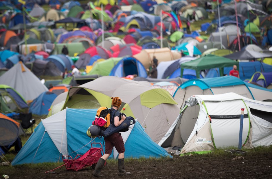 One Glasto-goer hits the trail home