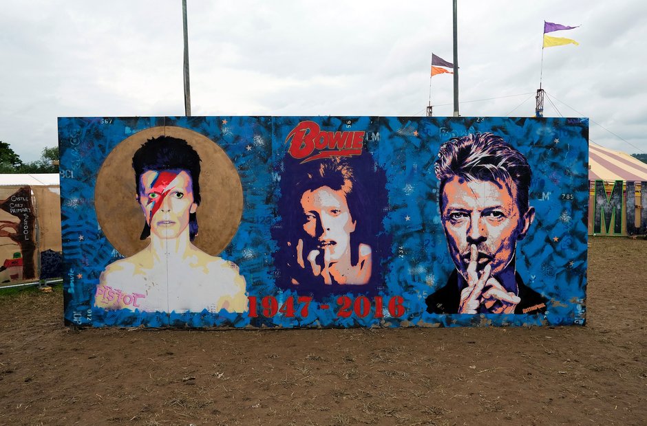 Glastonbury 2016 Sunday - Another Bowie tribute