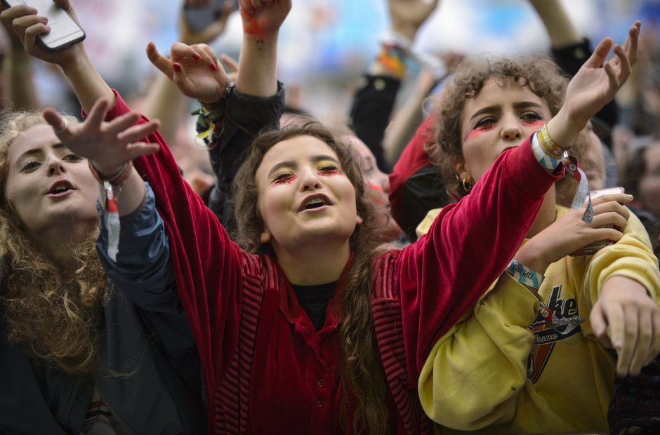 Glastonbury 2016 Sunday - crowds for ELO