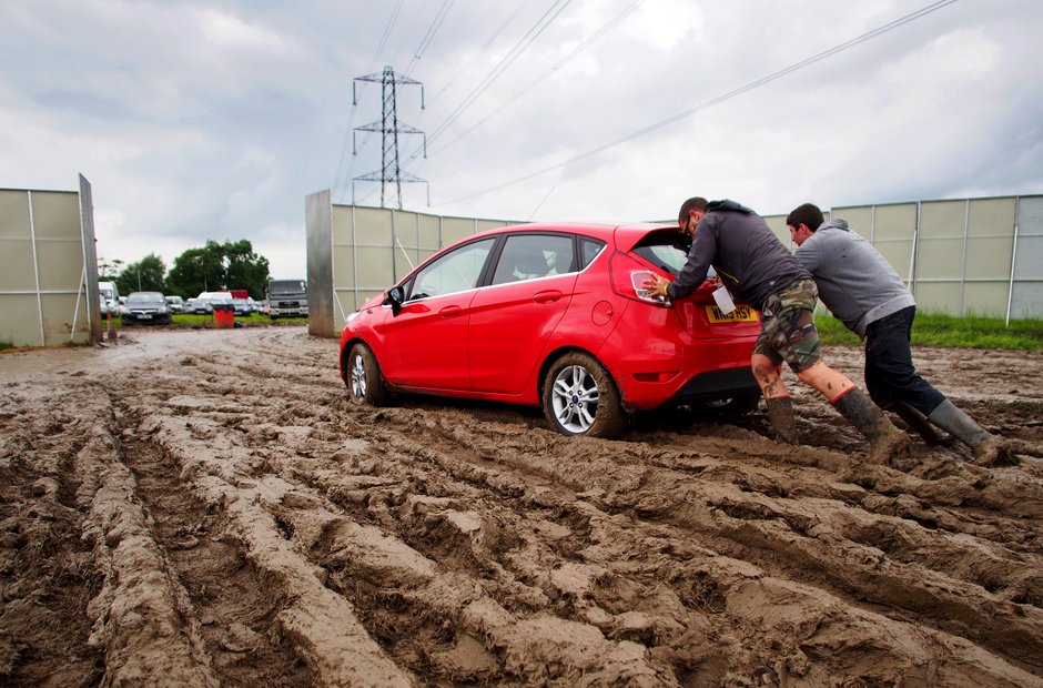 Glastonbury 2016 Sunday - People leaving early...