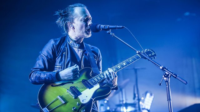 Thom Yorke Radiohead performing 2016