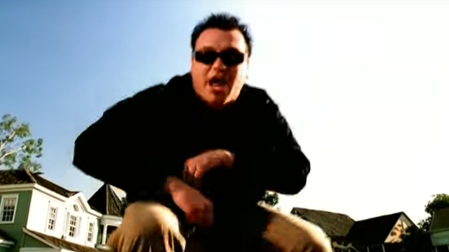 Smash Mouth - Walkin' On The Sun (Official Music Video) 