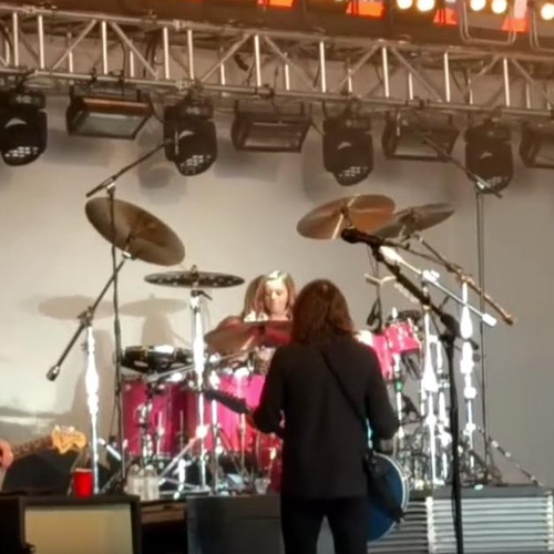 Dave Grohl's daughter Harper plays Queen on stage 