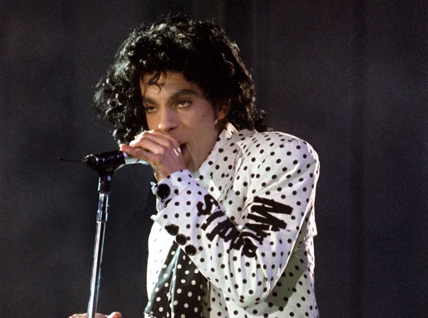 Prince performs in 1988