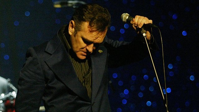 Morrissey performing in 2004