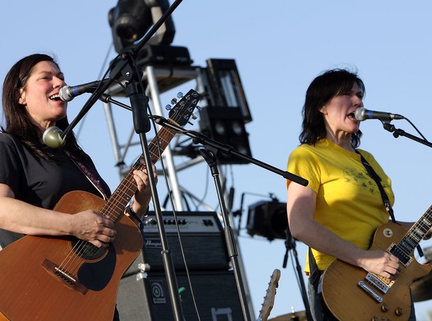 The Breeders - Kim and Kelley Deal